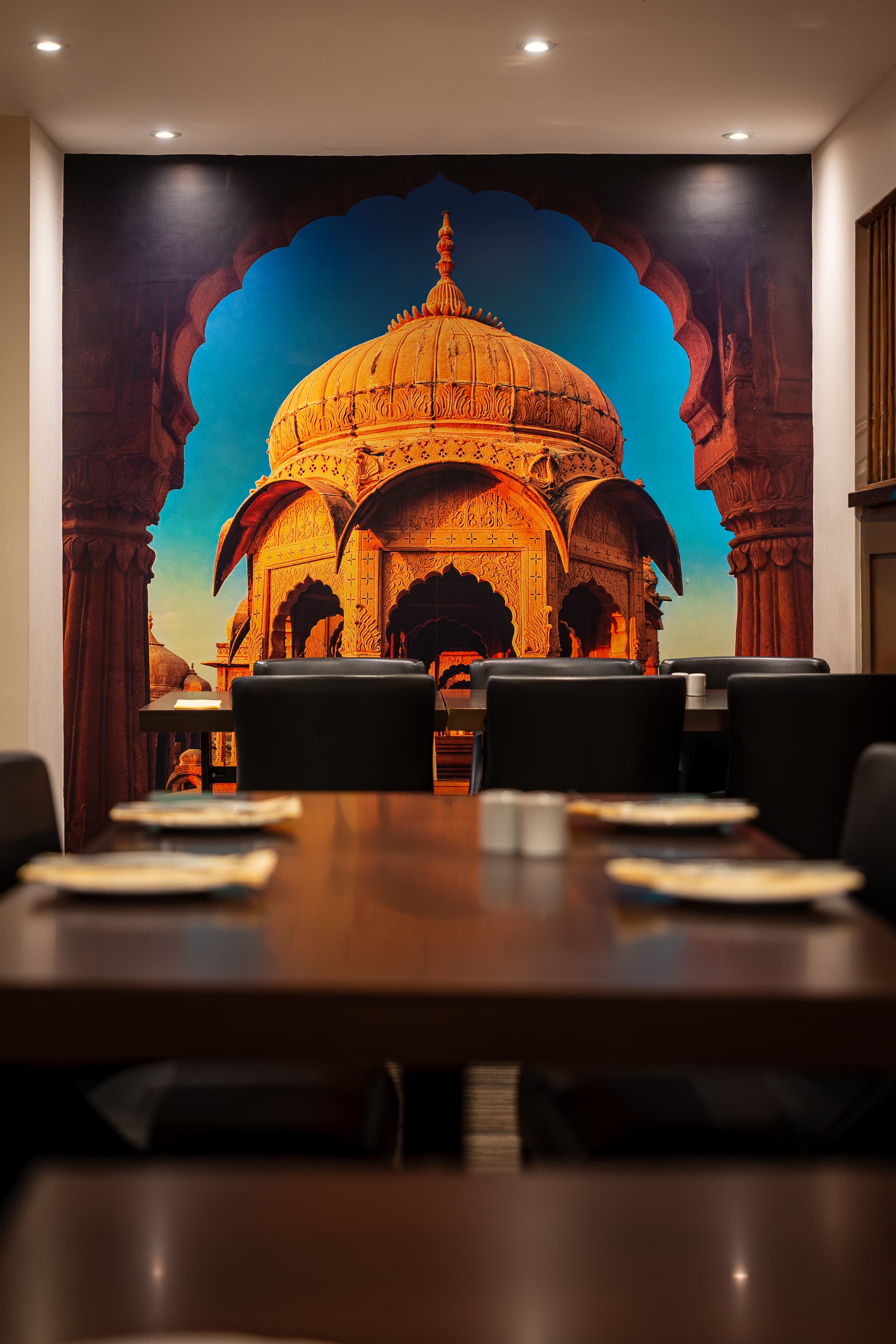 Table beneath a Taj Mahal-inspired mural arch